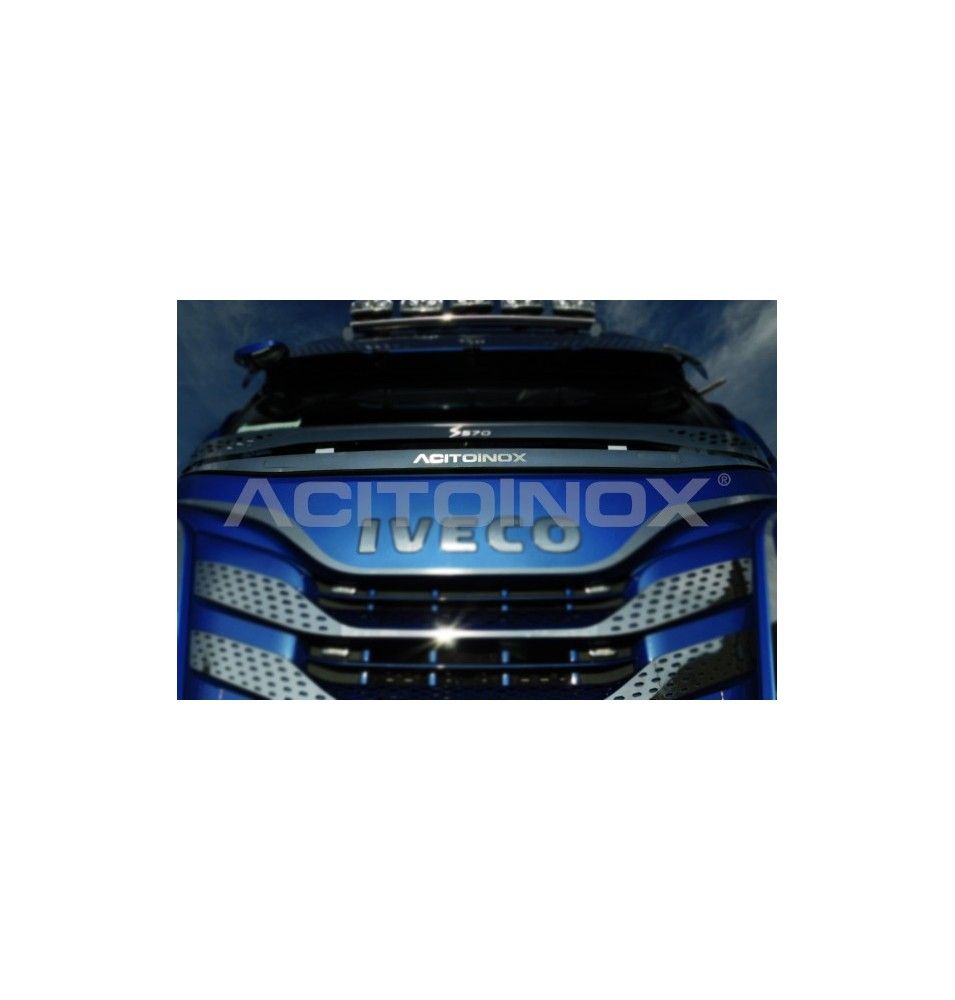 Habillage supérieur de calandre iveco