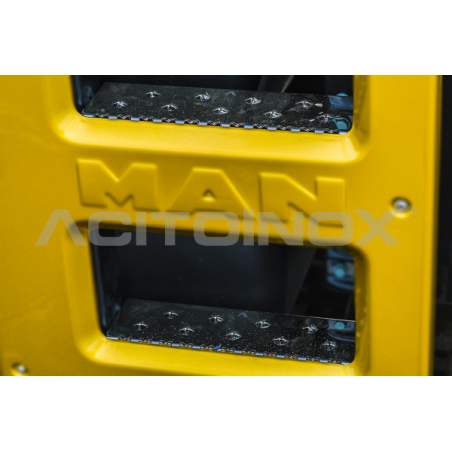 Habillage inox marches de MAN TGX Euro 6 ACITOINOX