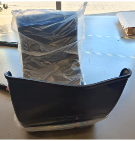 Aile thermoplastique abîmée avec méplat 700 x 1250 x 620 mm