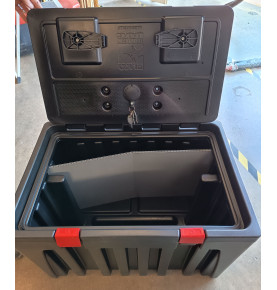 Coffre à outils plastique VISION abîmé