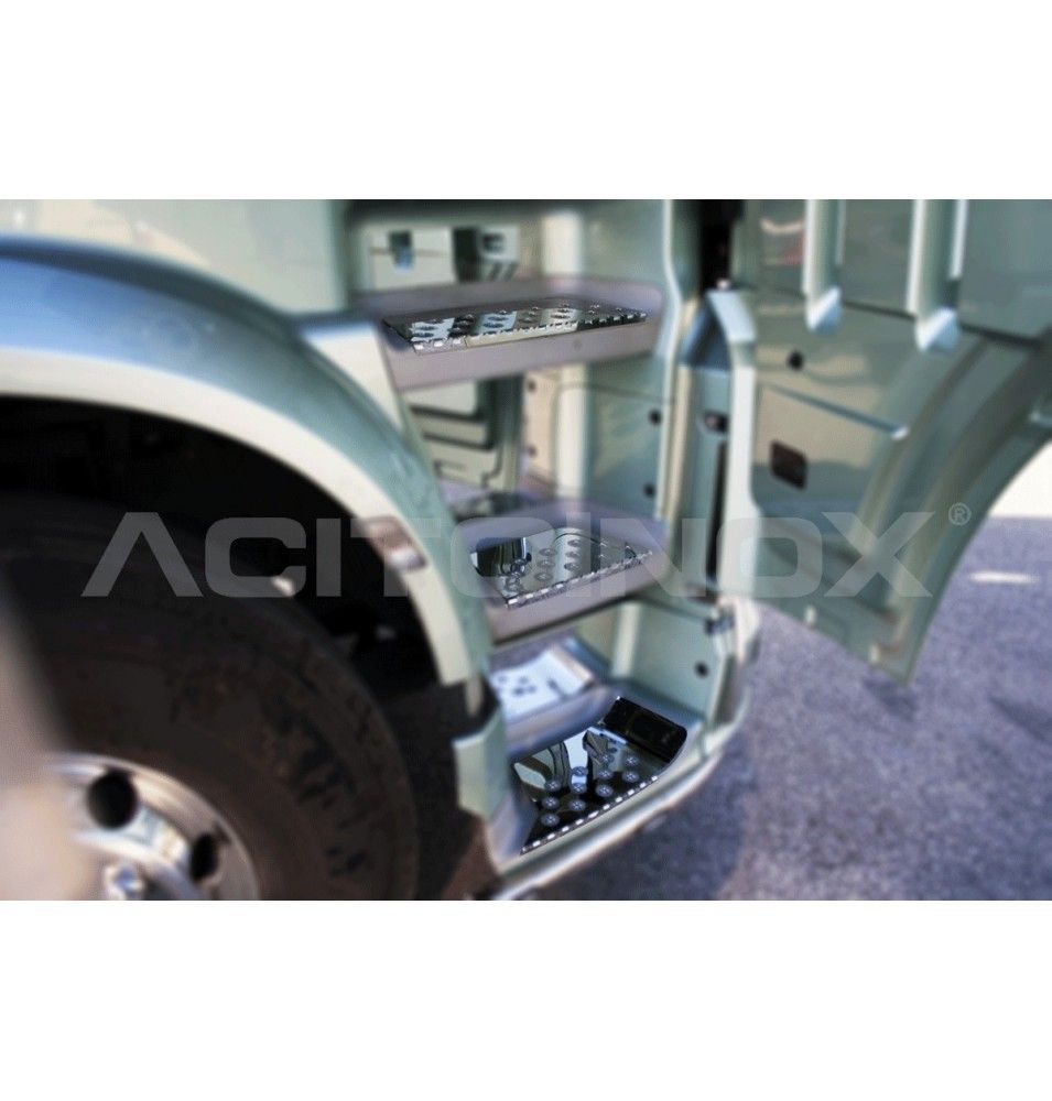 Habillage inox marches ACITOINOX pour DAF XF 106