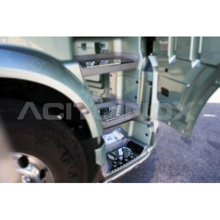 Habillage inox marches ACITOINOX pour DAF XF 106