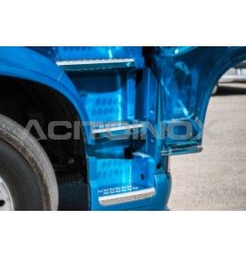 Habillage inox devanture marches pour VOLVO FH4 ACITOINOX