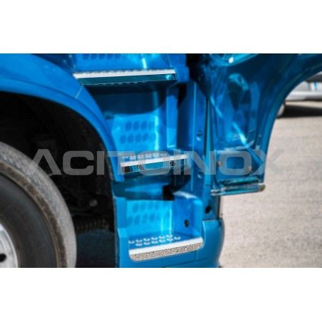 Habillage inox devanture marches pour VOLVO FH4 ACITOINOX